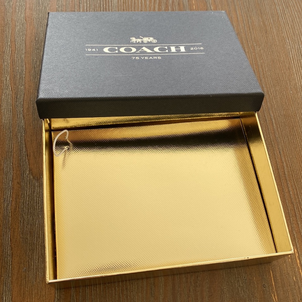 Coach Gift Box - Picture 5 of 7